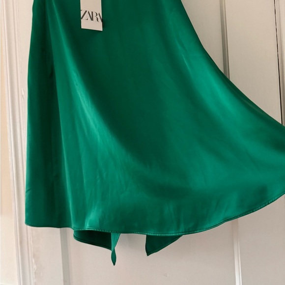 Zara Satin Midi Skirt In Emerald Green Holidays Festive - Picture 8 of 13